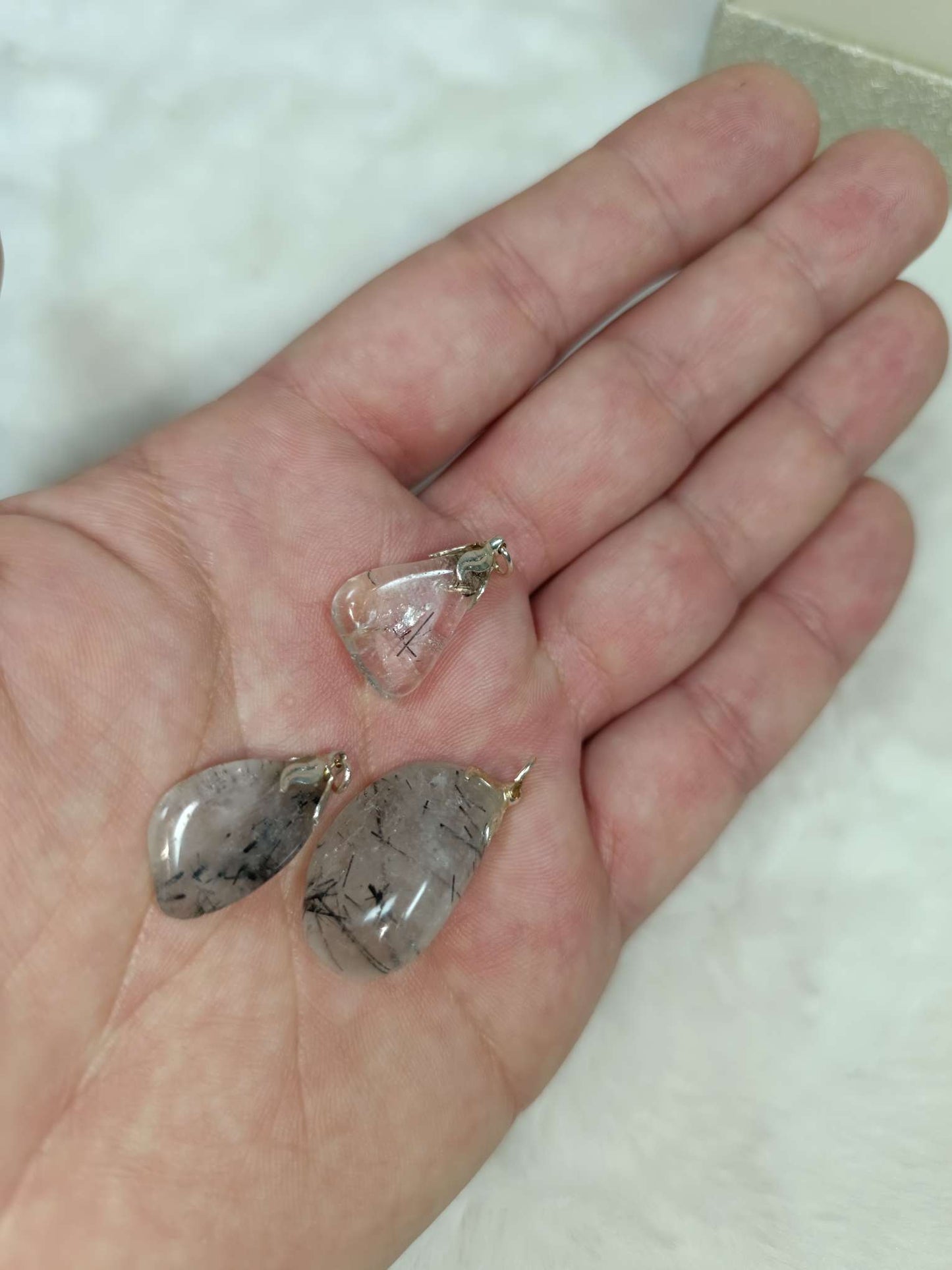 Ciondolo in Quarzo Tormalinato