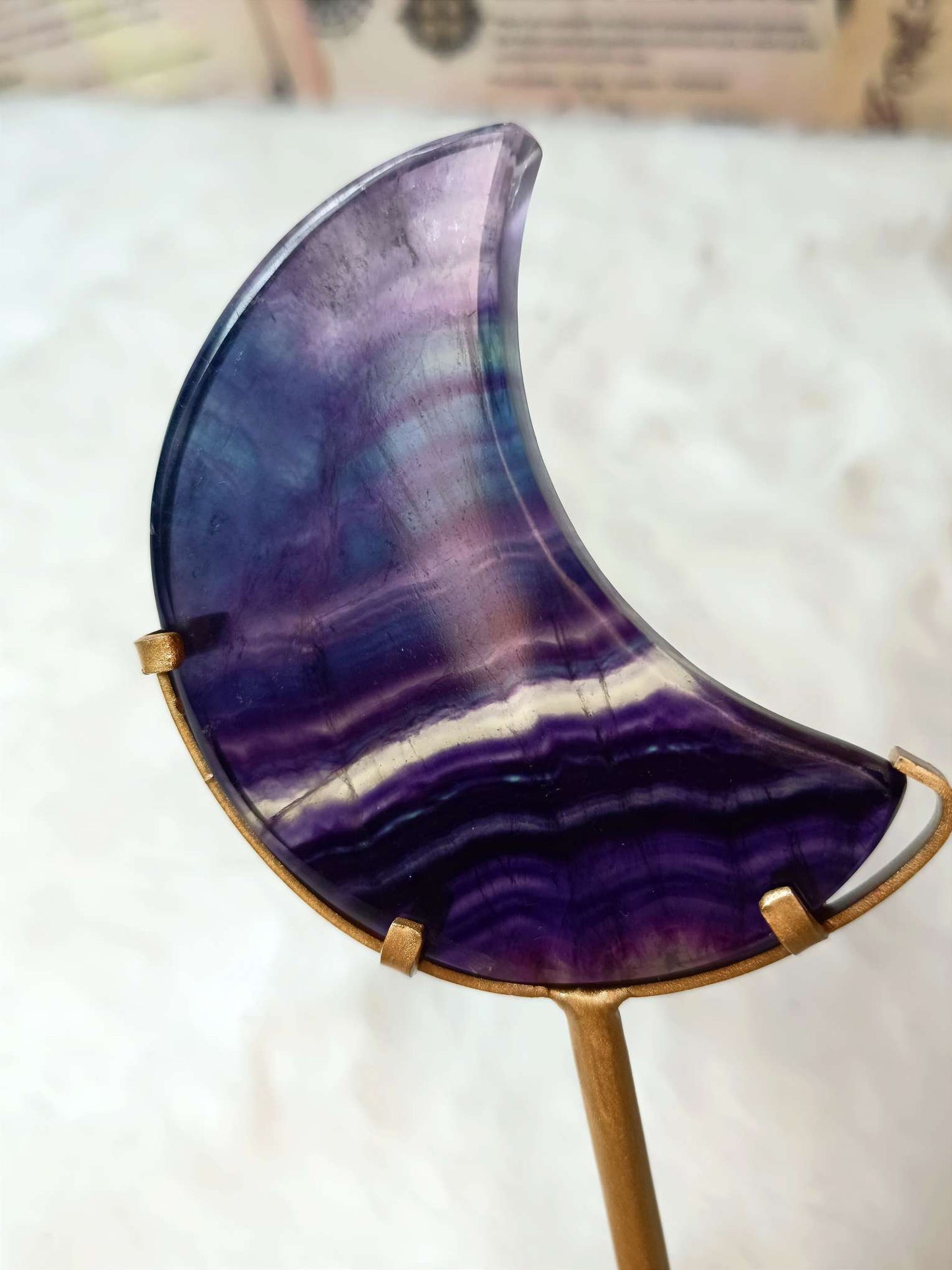 Luna in Fluorite Arcobaleno su Stand